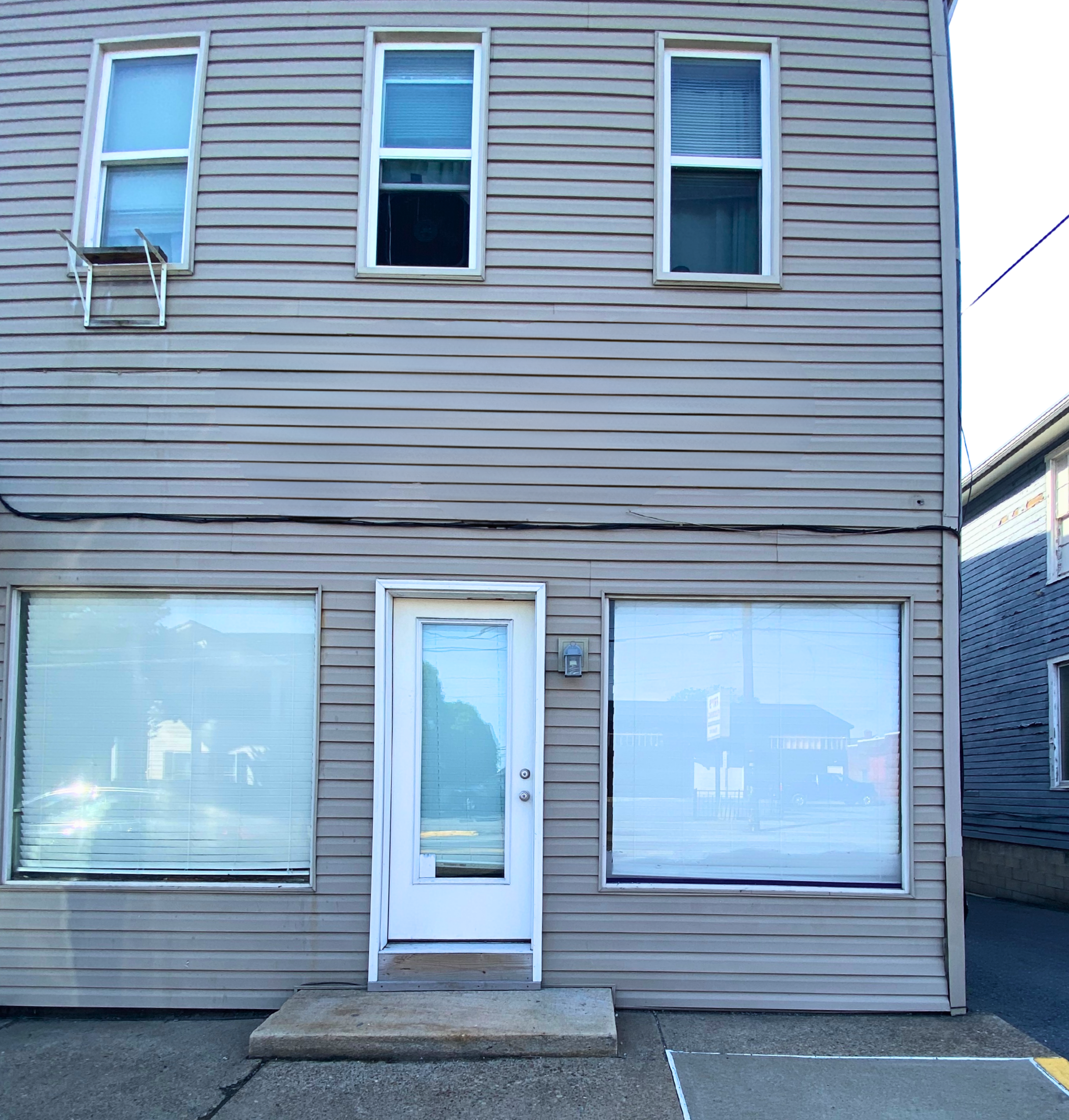 16 East Main Street - Comm 1-2